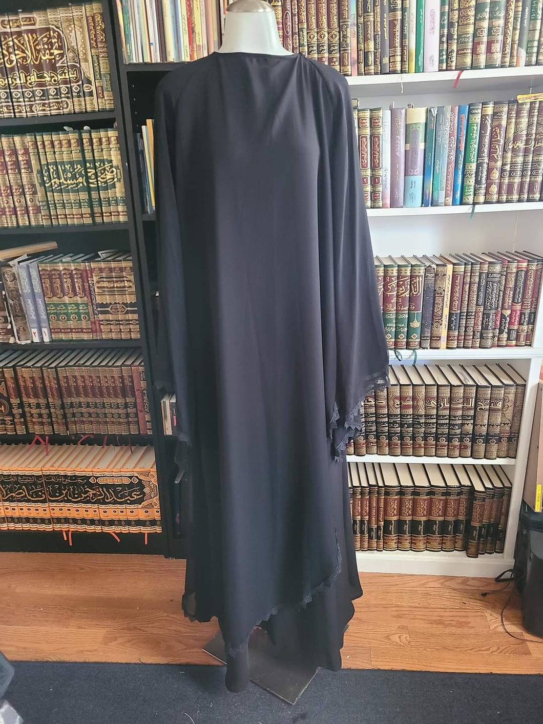 Queen Shoulder Abaya